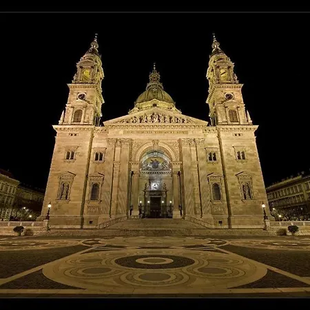 Kuria With Free Parking