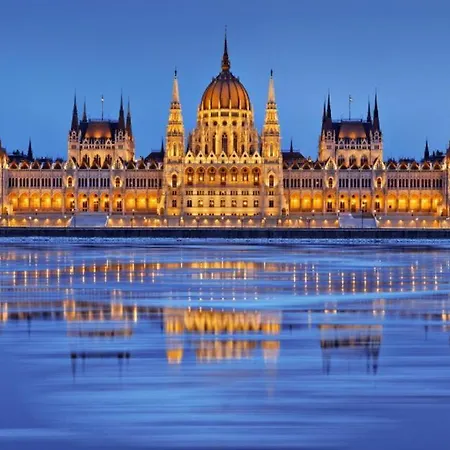 Kuria With Free Parking Appartamento