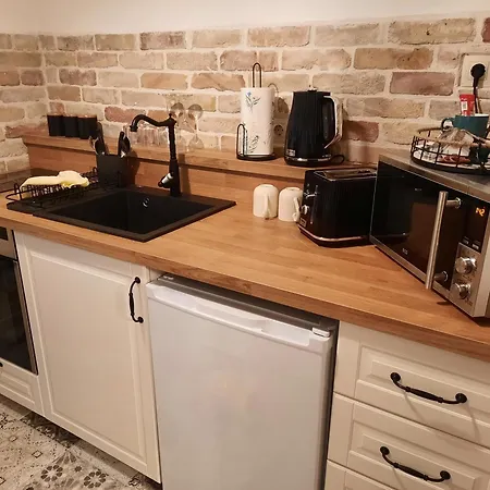 Kuria With Free Parking