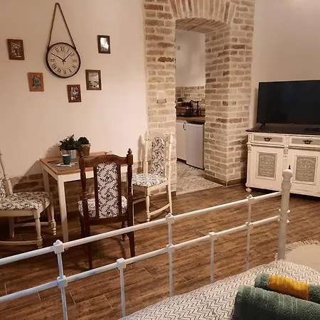 Kuria With Free Parking Appartamento