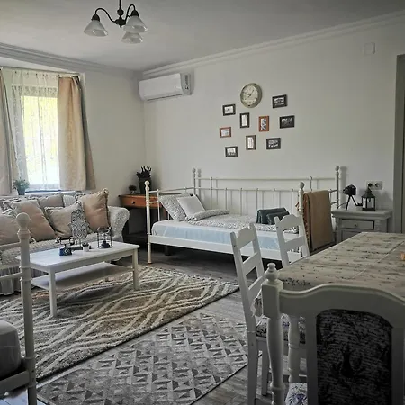 Kuria With Free Parking