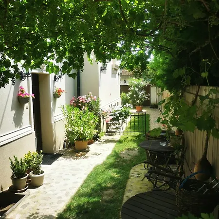 Kuria With Free Parking Apartamento Budapeste