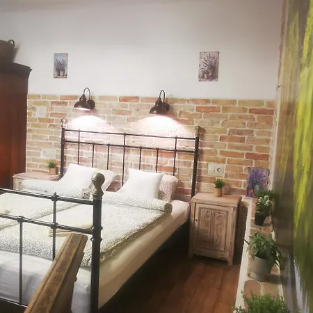 Kuria With Free Parking