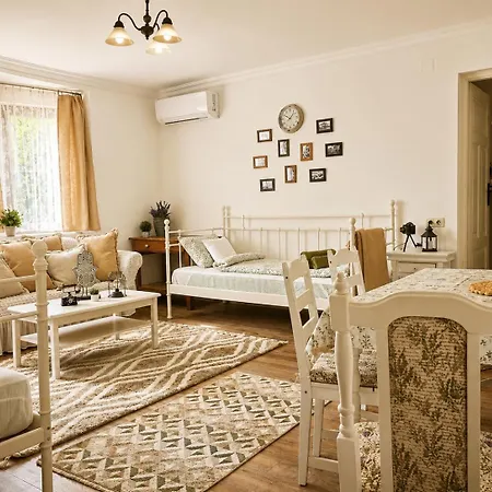 Kuria With Free Parking Apartment