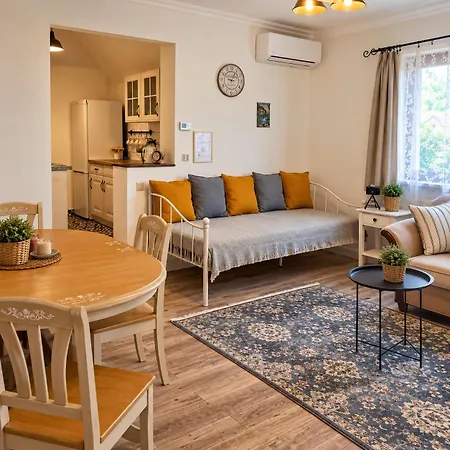 Kuria With Free Parking Apartment Budapest