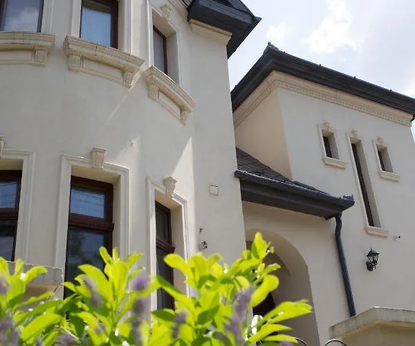 Kuria With Free Parking