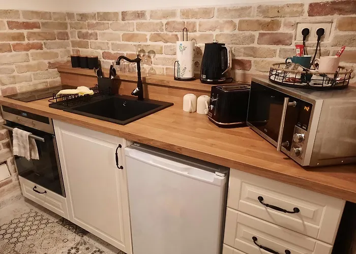 Kuria With Free Parking