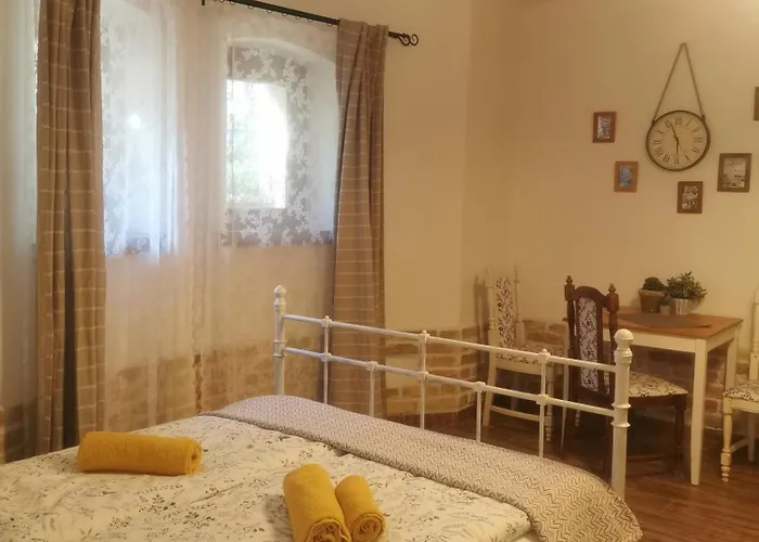 Kuria With Free Parking