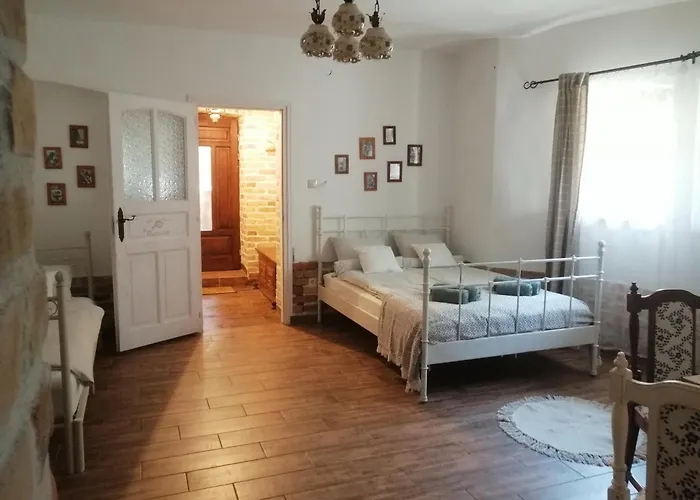 Kuria With Free Parking