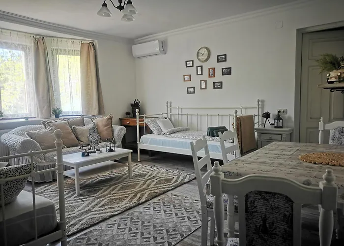 Kuria With Free Parking