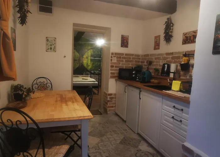 Kuria With Free Parking