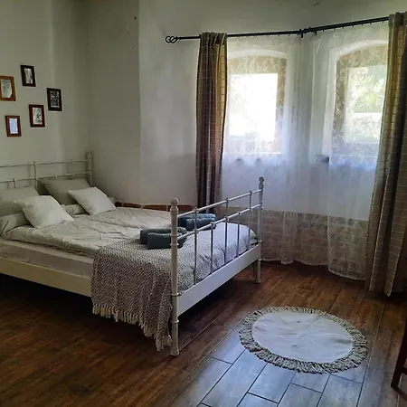 Kuria With Free Parking Apartment