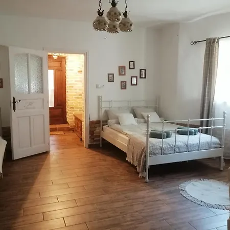 Kuria With Free Parking